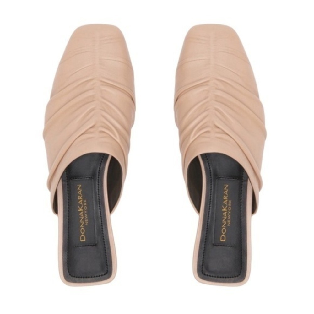 DONNA KARAN RUCHED SLIDE size 8M